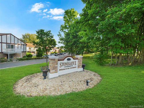 1 Doxbury Ln, Suffern, NY, 10901-7258 | Card Image