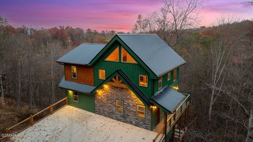 1857 Beach Front Dr, Sevierville, TN, 37876-8960 | Card Image