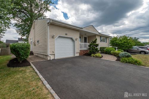 95 Jeffery Rd, Colonia, NJ, 07067-2436 | Card Image