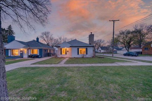 24304 Carlysle St, Dearborn, MI, 48124-3137 | Card Image