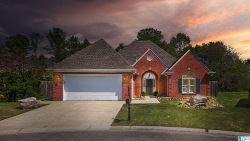 300 Willow Crest Ln, HOOVER, AL, 35244-3609 | Card Image