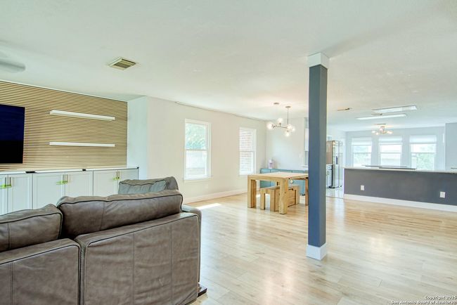 112 Springtree Holw, House other with 4 bedrooms, 3 bathrooms and null parking in Cibolo TX | Image 6