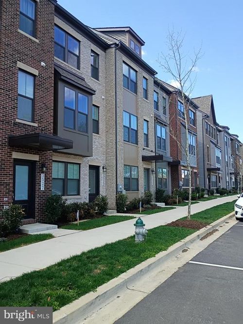 3525 Carnaby St, HYATTSVILLE, MD, 20782-2450 | Card Image