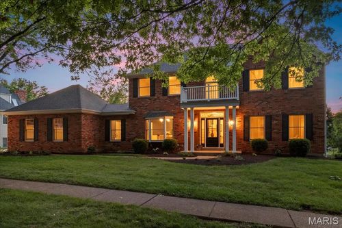 15305 Schoettler Estates Dr, Chesterfield, MO, 63017-5461 | Card Image