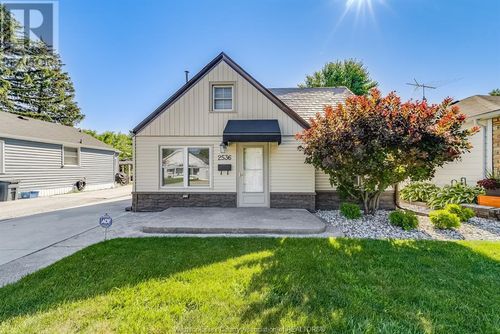 2536 Chandler Rd, Windsor, ON, N8W4B1 | Card Image