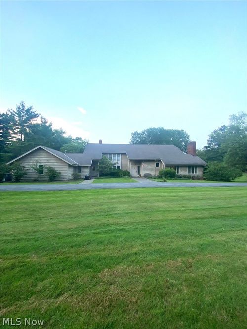 2021 Lyndway Rd, Cleveland, OH, 44121-4265 | Card Image