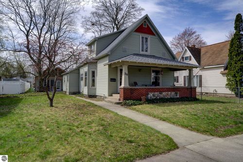 215 W 12th St, Traverse City, MI, 49684-4001 | Card Image