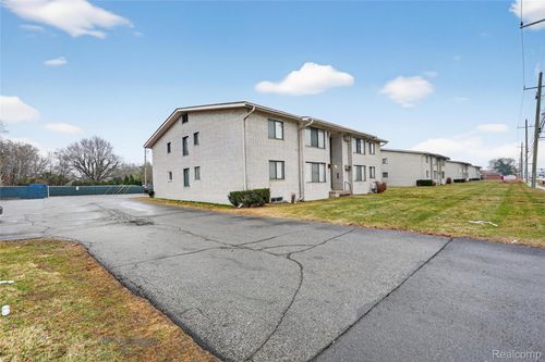 2-32684 Mound, Macomb Township, MI, 48092 | Card Image