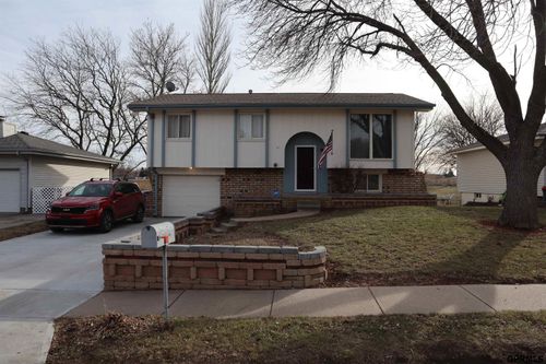 8021 Marisu Ln, La Vista, NE, 68128-2735 | Card Image