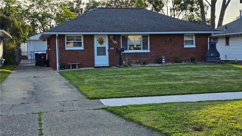 284 Thelma Dr, Sheffield Lake, OH, 44054-1921 | Card Image