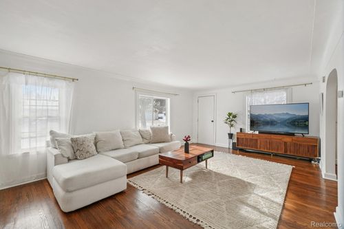 4049 S Shore St, Waterford, MI, 48328-1271 | Card Image