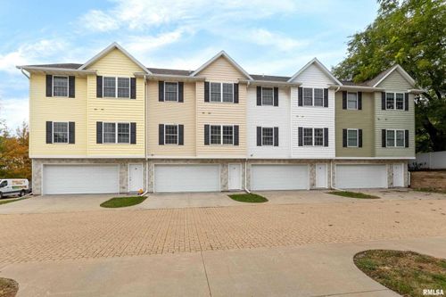 220 E 37th St, Davenport, IA, 52806-6023 | Card Image