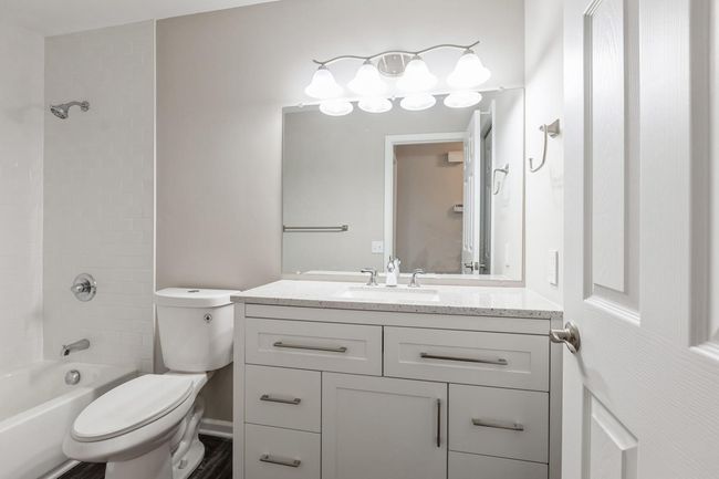 11_258476thStE_8_Bathroom_Large.jpg | Image 12
