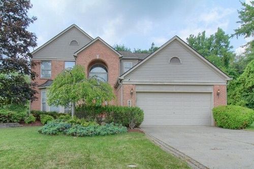 8842 Stonebridge Ct, Van Buren Twp, MI, 48111-4484 | Card Image