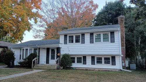 712 Dexter St, Ludington, MI, 49431-1833 | Card Image