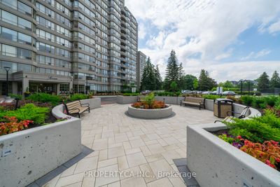 813 - 7 Townsgate Dr, Condo with 3 bedrooms, 2 bathrooms and 2 parking in Vaughan ON | Image 2