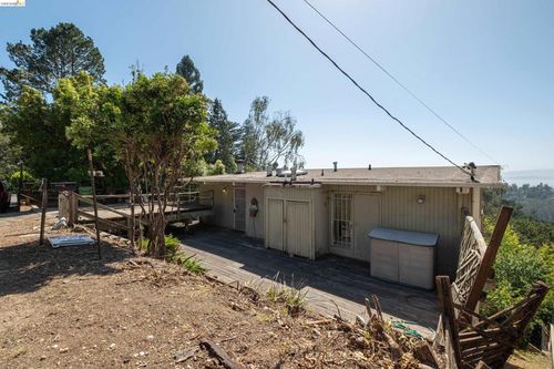 7279 Snake Rd, Oakland, CA, 94611-1334 | Card Image