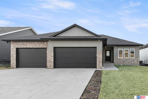 9028 Trader Dr, Lincoln, NE, 68507-1165 | Card Image
