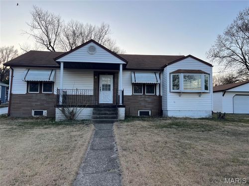 19 Shumate Ave, Maryland Heights, MO, 63043-2629 | Card Image