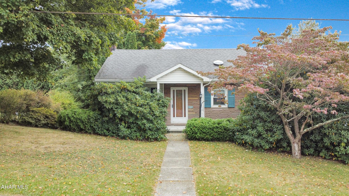 Sample St, Ebensburg, PA 15931