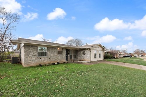 2414 Sparling Way Dr, Carrollton, TX, 75006-7730 | Card Image