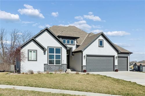 13870 Nw 71st St, Parkville, MO, 64152-1144 | Card Image