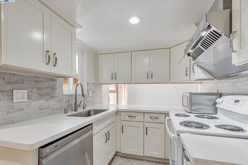 21091 Red Fir Ct, Cupertino, CA, 95014-4228 | Card Image