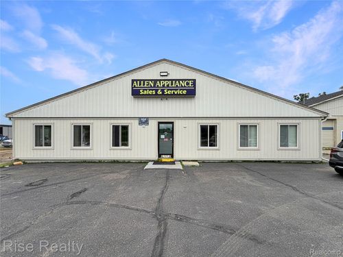 a-2447 E Judd Rd, Burton, MI, 48529-2410 | Card Image