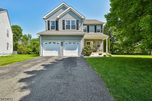 213 Austin Cir, Stewartsville, NJ, 08886-2621 | Card Image