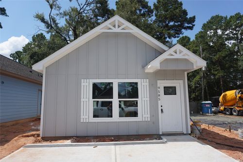 9583 Darkwood Street, Willis, TX, 77318 | Card Image