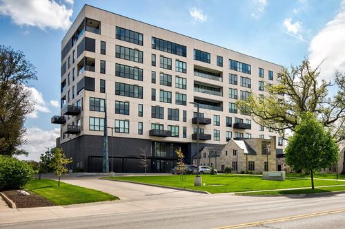 501-3750 Grand Ave, Des Moines, IA, 50312-2806 | Card Image