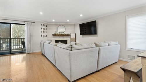 a-42 Triumph Ct, East Rutherford, NJ, 07073-1150 | Card Image