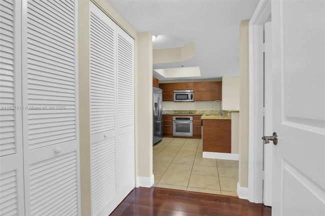 APT-1903S - 2681 N Flamingo Rd, Condo with 2 bedrooms, 2 bathrooms and null parking in Sunrise FL | Image 20