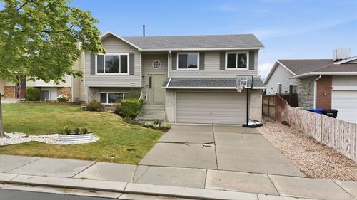 5556 W Bluevail Ct, West Jordan, UT, 84081-5202 | Card Image