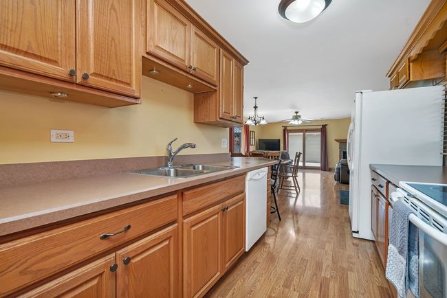 1713 Innercircle Dr, House other with 3 bedrooms, 1 bathrooms and 6 parking in Crest Hill IL | Image 12