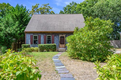 213 Hinckley Rd, Hyannis, MA, 02601-5611 | Card Image