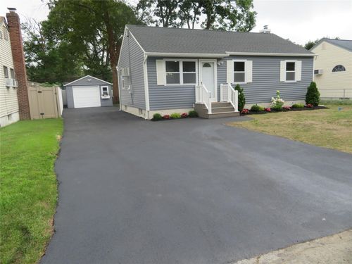 118 Muncy Ave, West Babylon, NY, 11704-7529 | Card Image