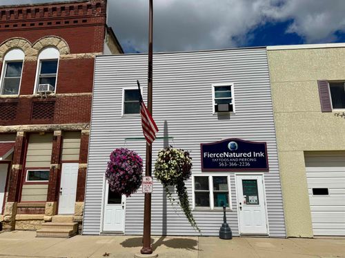 109 E Main St, Calmar, IA, 52132-7879 | Card Image