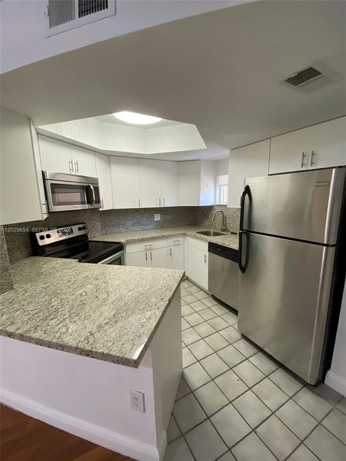 302-8323 Lake Dr, Doral, FL, 33166-7751 | Card Image