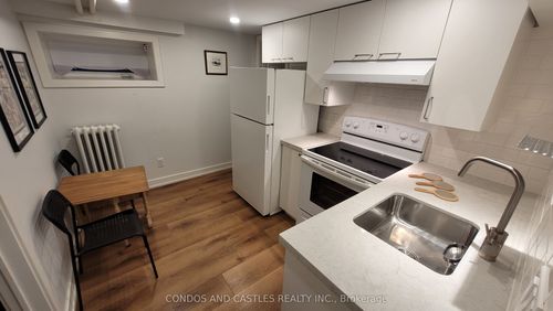 lower-203 Fern Ave, Toronto, ON, M6R1K5 | Card Image