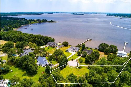150 Azalea Ct, Swansboro, NC, 28584-8194 | Card Image