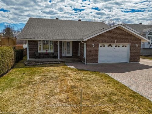 40 River Front Dr, Sturgeon Falls, ON, P2B3E9 | Card Image