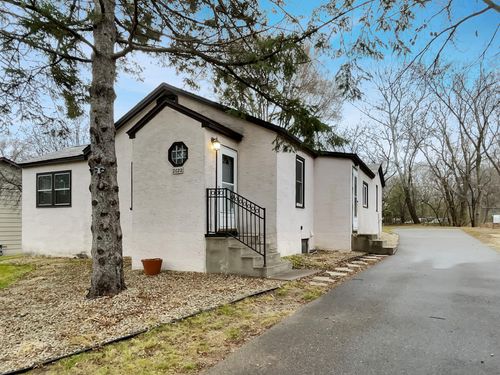 2022 English St, Maplewood, MN, 55109-3427 | Card Image
