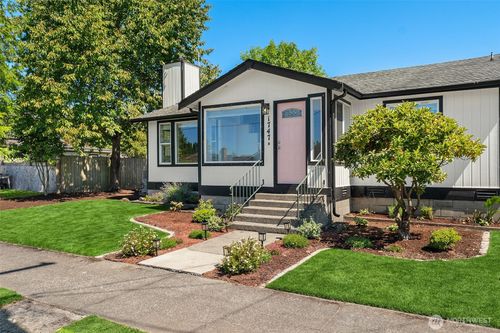 1747 Harding St, Enumclaw, WA, 98022-2722 | Card Image