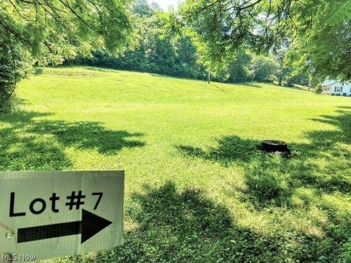 3955 N Wedgewood Dr, Mcconnelsville, OH, 43756-9033 | Card Image