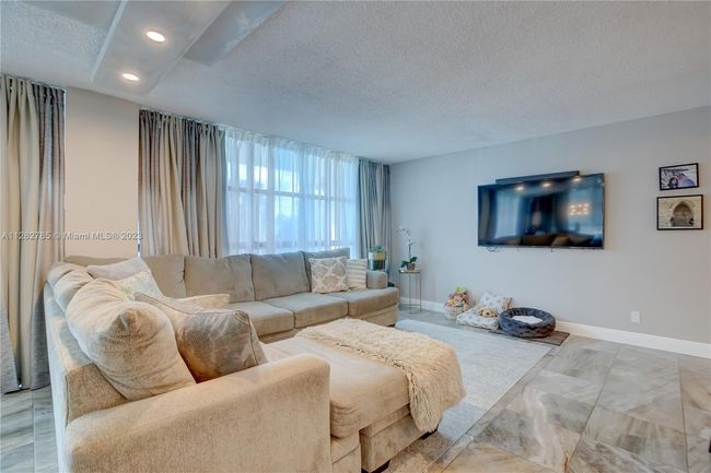 231 - 600 Parkview Dr, Condo with 3 bedrooms, 2 bathrooms and null parking in Hallandale Beach FL | Image 7