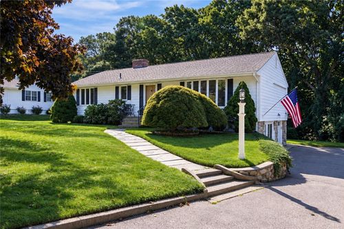 24 Sherwood Dr, Westerly, RI, 02891-3702 | Card Image