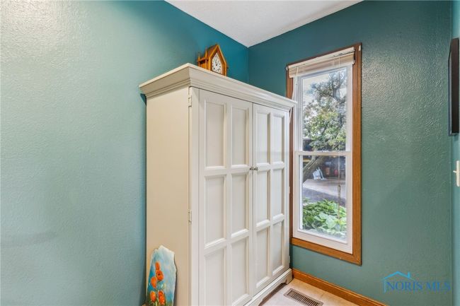 6727 Pelton Dr, House other with 3 bedrooms, 2 bathrooms and 2 parking in Whitehouse OH | Image 13