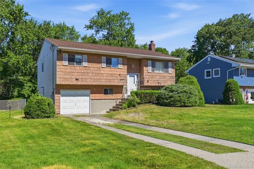 94 Babylon Ave, West Islip, NY, 11795-1232 | Card Image