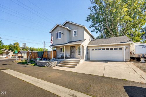 426 Berrydale Ave, Medford, OR, 97501-1618 | Card Image